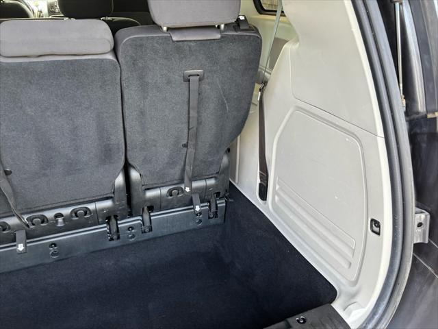 Photo of 2017 Granite Pearlcoat Dodge Grand Caravan