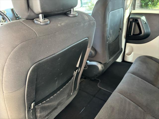 Photo of 2017 Granite Pearlcoat Dodge Grand Caravan