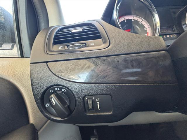Photo of 2017 Granite Pearlcoat Dodge Grand Caravan
