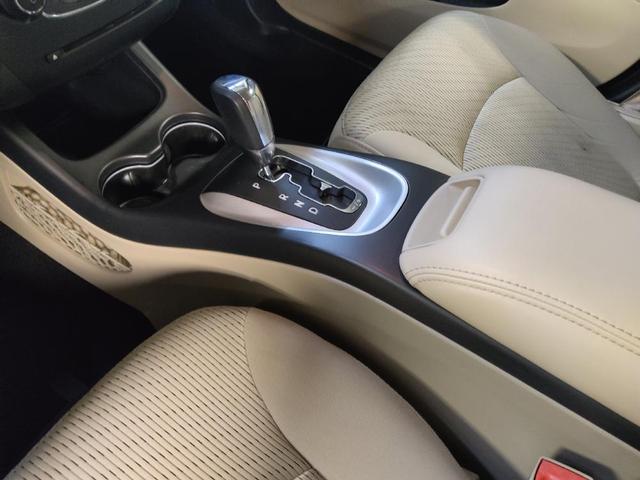 Photo of 2014 White Dodge Journey