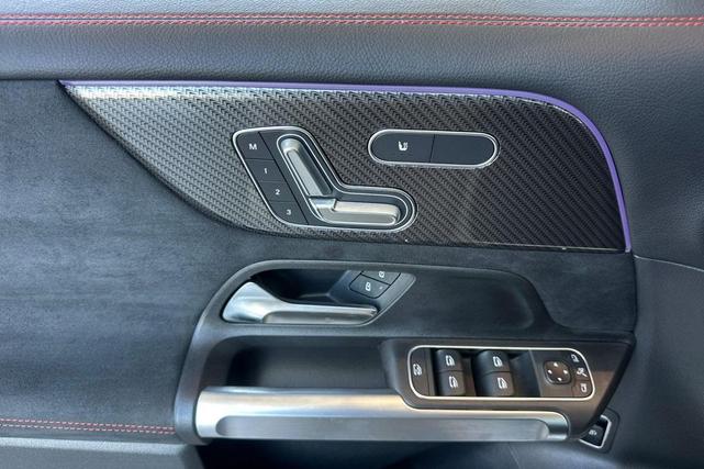 Photo of 2024 Polar White Mercedes-Benz GLB 250