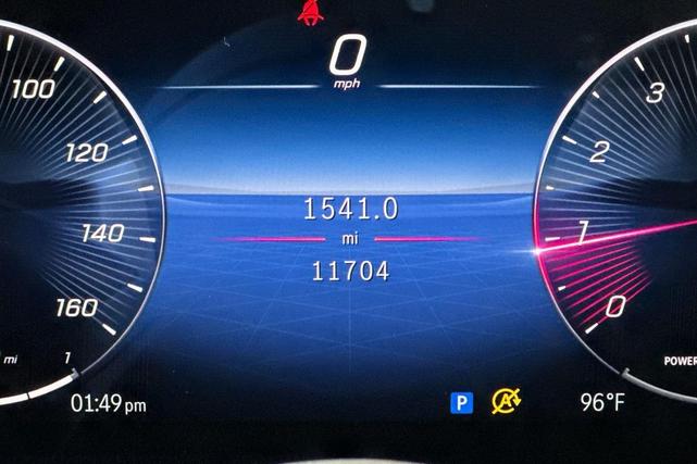 Photo of 2024 Polar White Mercedes-Benz GLB 250