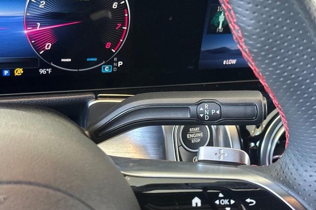 Photo of 2024 Polar White Mercedes-Benz GLB 250
