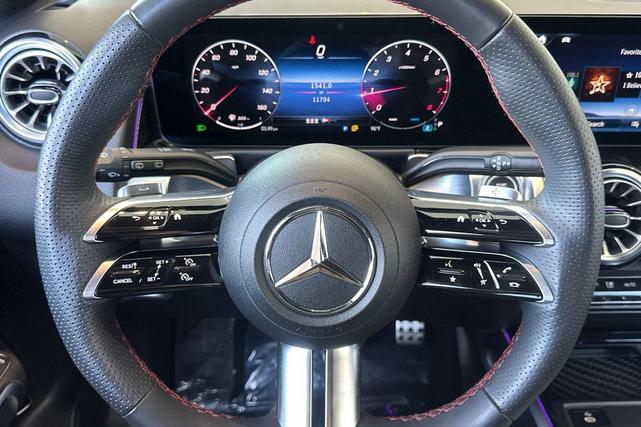 Photo of 2024 Polar White Mercedes-Benz GLB 250