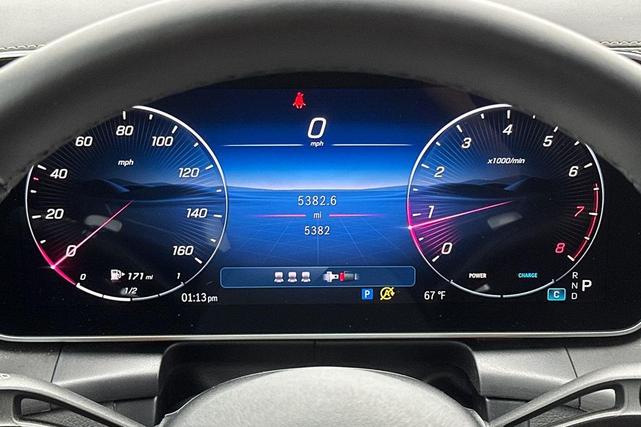 Photo of 2025 Polar White Mercedes-Benz GLC 300
