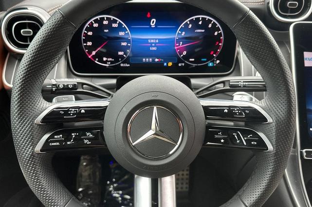 Photo of 2025 Polar White Mercedes-Benz GLC 300