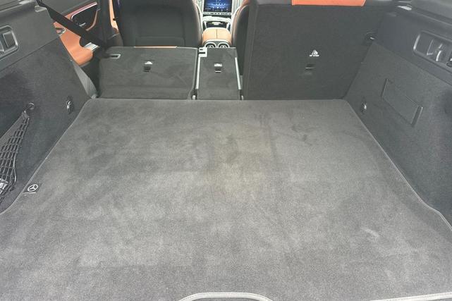 Photo of 2025 Polar White Mercedes-Benz GLC 300