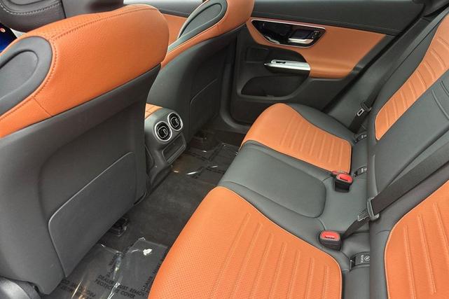Photo of 2025 Polar White Mercedes-Benz GLC 300