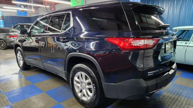 Photo of 2020 Midnight Blue Metallic Chevrolet Traverse