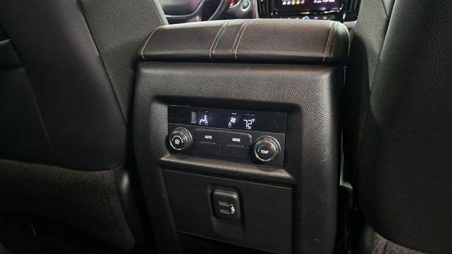 Photo of 2020 Midnight Blue Metallic Chevrolet Traverse