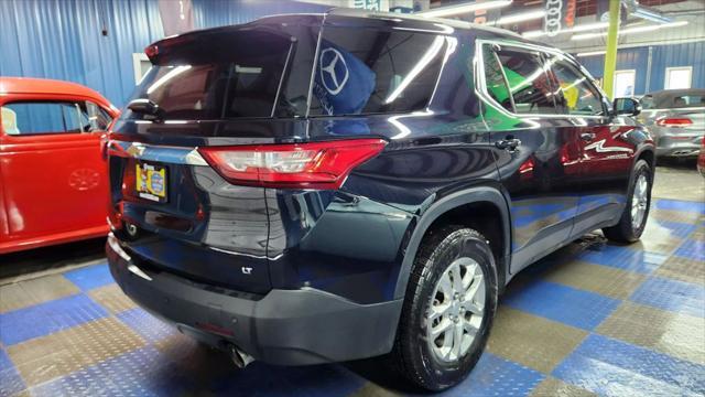 Photo of 2020 Midnight Blue Metallic Chevrolet Traverse