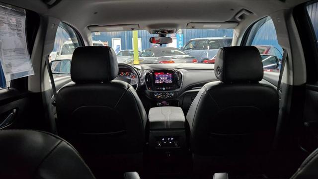 Photo of 2020 Midnight Blue Metallic Chevrolet Traverse