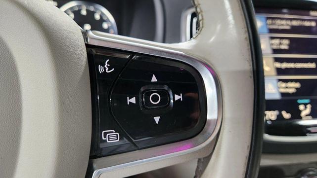 Photo of 2016 Luminous Sand Metallic Volvo XC90