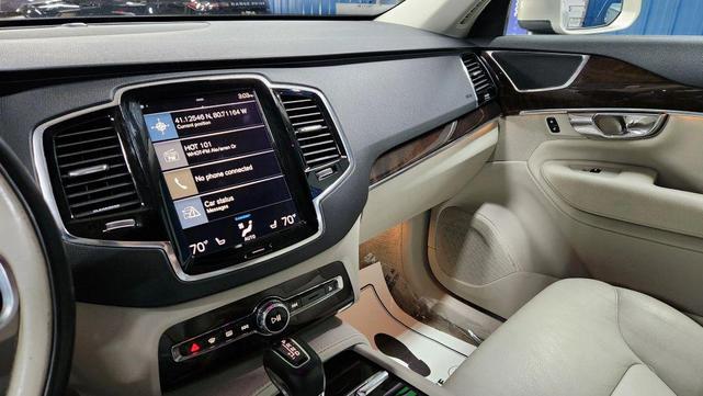 Photo of 2016 Luminous Sand Metallic Volvo XC90