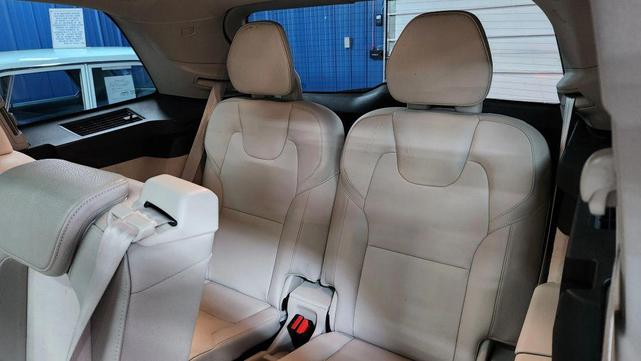 Photo of 2016 Luminous Sand Metallic Volvo XC90