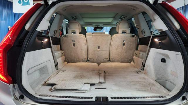 Photo of 2016 Luminous Sand Metallic Volvo XC90