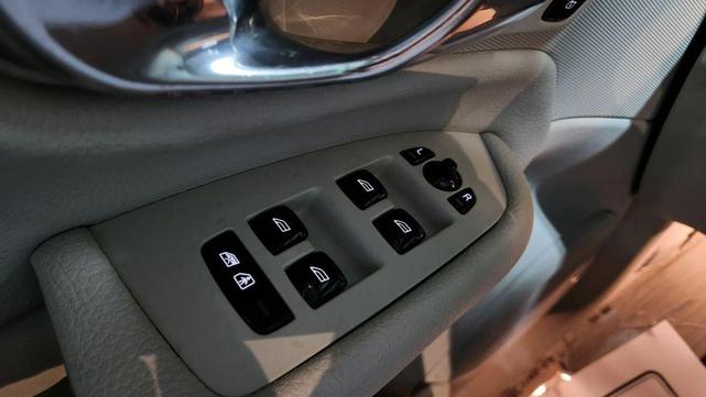 Photo of 2016 Luminous Sand Metallic Volvo XC90