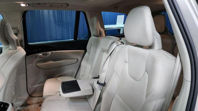 Photo of 2016 Luminous Sand Metallic Volvo XC90