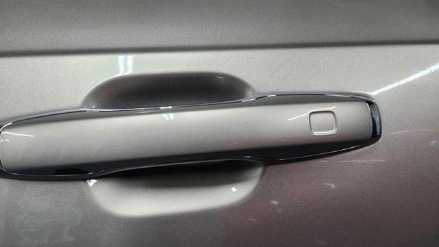 Photo of 2016 Luminous Sand Metallic Volvo XC90
