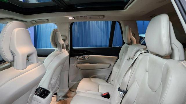 Photo of 2016 Luminous Sand Metallic Volvo XC90