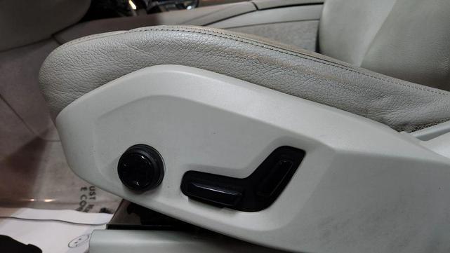 Photo of 2016 Luminous Sand Metallic Volvo XC90