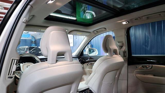 Photo of 2016 Luminous Sand Metallic Volvo XC90