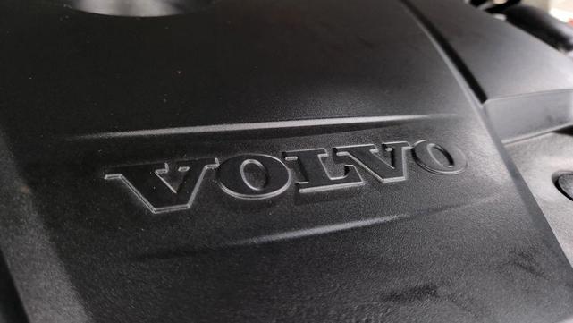 Photo of 2016 Luminous Sand Metallic Volvo XC90