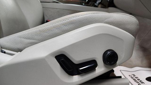 Photo of 2016 Luminous Sand Metallic Volvo XC90