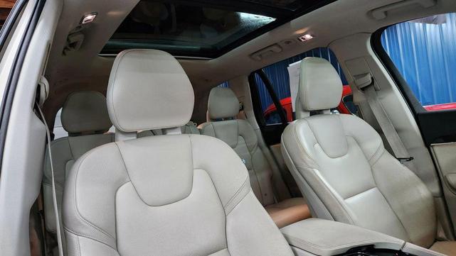 Photo of 2016 Luminous Sand Metallic Volvo XC90