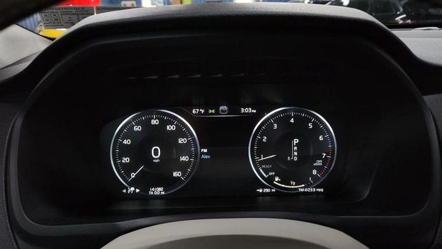 Photo of 2016 Luminous Sand Metallic Volvo XC90