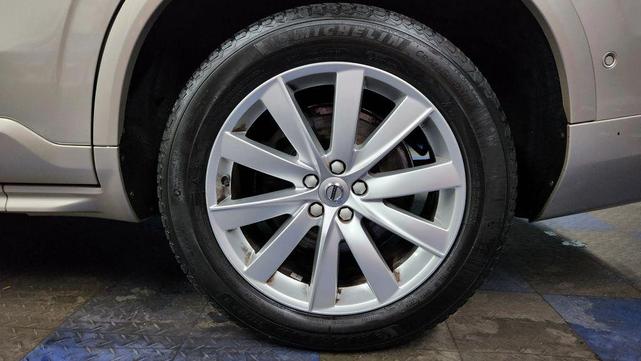 Photo of 2016 Luminous Sand Metallic Volvo XC90