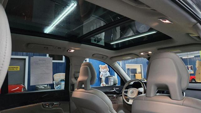 Photo of 2016 Luminous Sand Metallic Volvo XC90