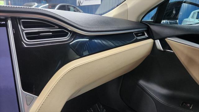 Photo of 2013 Black Tesla Model S