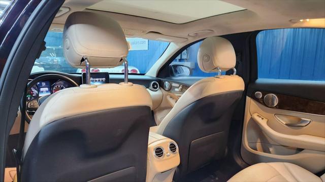 Photo of 2016 Black Mercedes-Benz C-Class