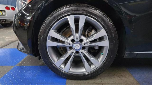 Photo of 2016 Black Mercedes-Benz C-Class