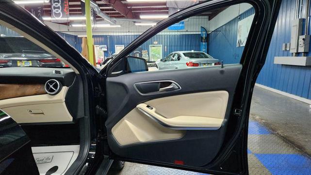 Photo of 2017 Black Mercedes-Benz GLA 250