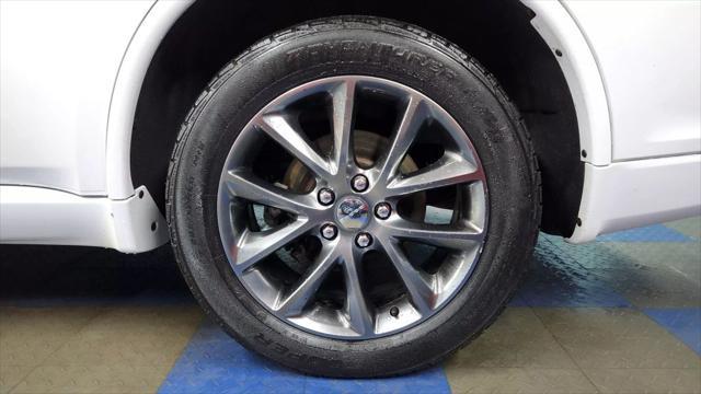 Photo of 2017 White Knuckle Clearcoat Dodge Durango