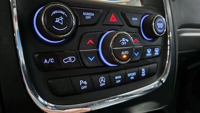 Photo of 2017 White Knuckle Clearcoat Dodge Durango