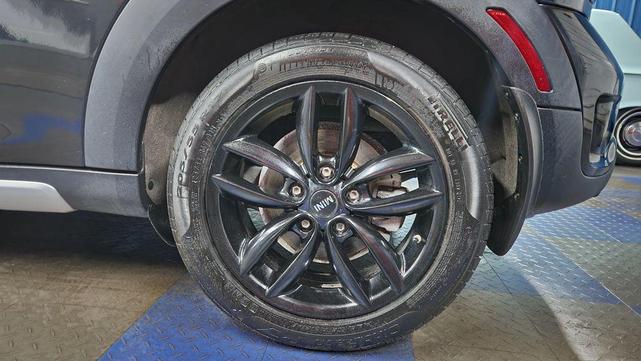 Photo of 2016 Absolute Black Metallic MINI Countryman