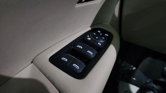 Photo of 2018 Red Cadillac XT5