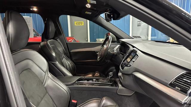 Photo of 2017 Onyx Black Metallic Volvo XC90