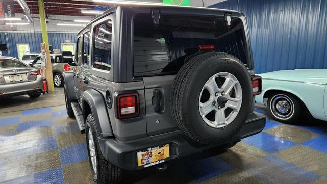 Photo of 2020 Gray Jeep Wrangler Unlimited