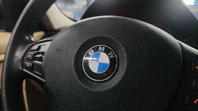 Photo of 2013 White BMW 328