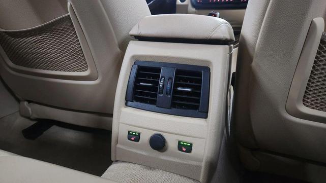 Photo of 2013 White BMW 328