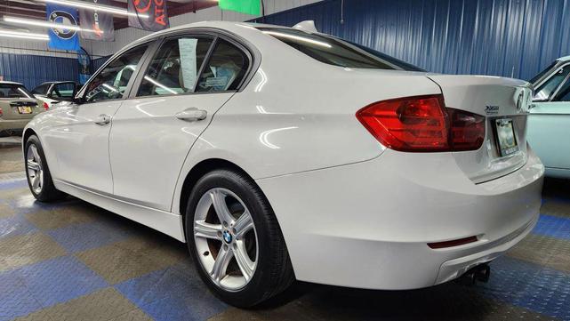 Photo of 2013 White BMW 328