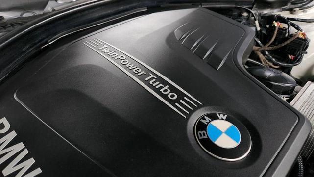 Photo of 2013 White BMW 328