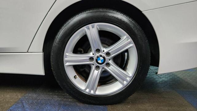 Photo of 2013 White BMW 328