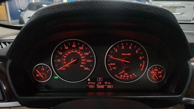 Photo of 2013 White BMW 328