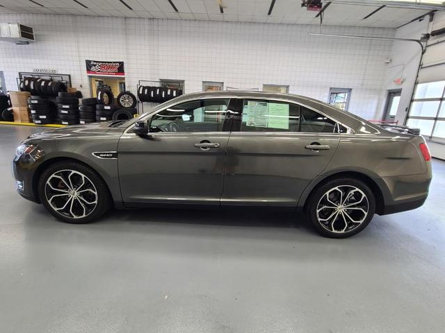 Photo of 2018 Magnetic Metallic Ford Taurus