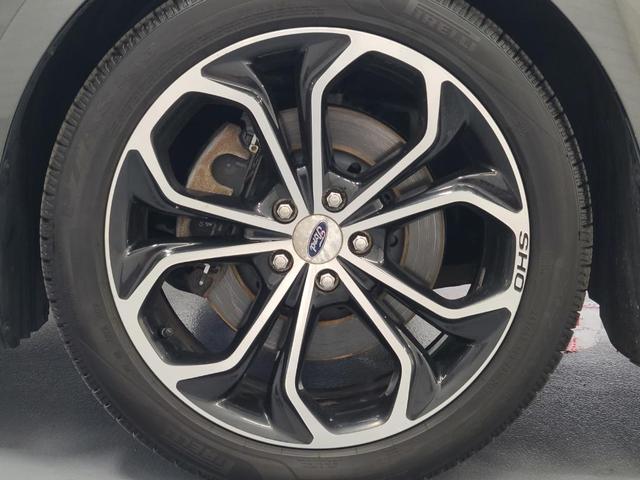 Photo of 2018 Magnetic Metallic Ford Taurus